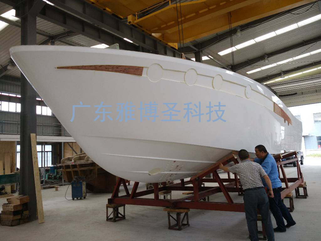 广东雅博圣制造的玻璃钢复合材料游艇